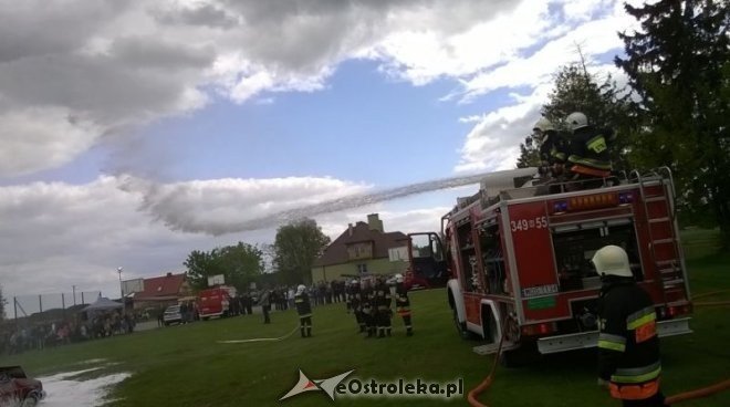 Pokaz sprzętu ratowniczego w wykonaniu strażaków ochotników z Łysych [19.05.2015] - zdjęcie #10 - eOstroleka.pl