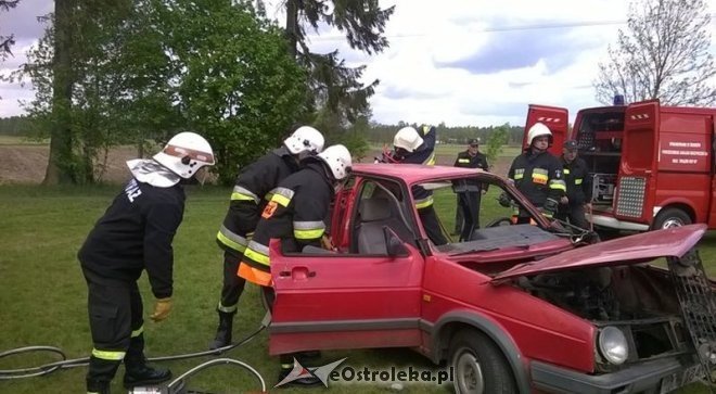 Pokaz sprzętu ratowniczego w wykonaniu strażaków ochotników z Łysych [19.05.2015] - zdjęcie #12 - eOstroleka.pl