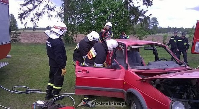Pokaz sprzętu ratowniczego w wykonaniu strażaków ochotników z Łysych [19.05.2015] - zdjęcie #13 - eOstroleka.pl