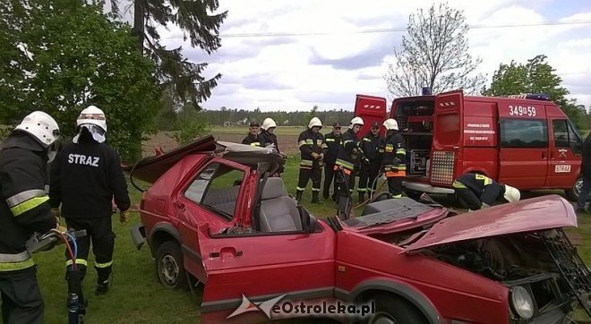Pokaz sprzętu ratowniczego w wykonaniu strażaków ochotników z Łysych [19.05.2015] - zdjęcie #17 - eOstroleka.pl