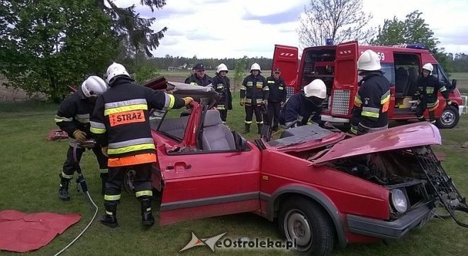 Pokaz sprzętu ratowniczego w wykonaniu strażaków ochotników z Łysych [19.05.2015] - zdjęcie #18 - eOstroleka.pl