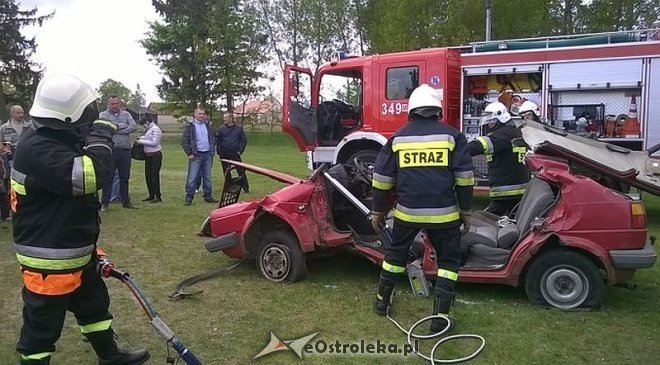 Pokaz sprzętu ratowniczego w wykonaniu strażaków ochotników z Łysych [19.05.2015] - zdjęcie #21 - eOstroleka.pl
