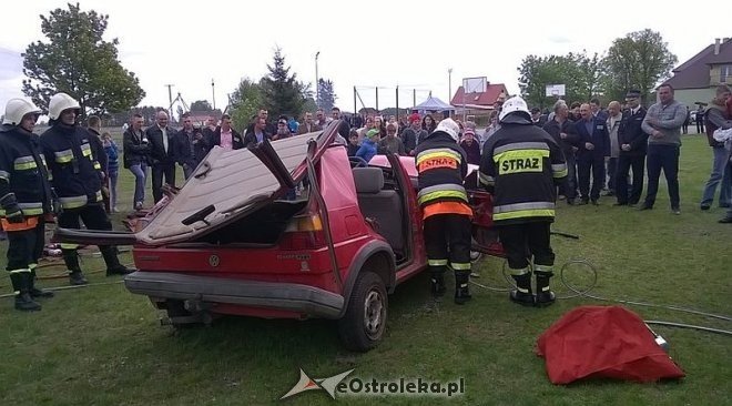 Pokaz sprzętu ratowniczego w wykonaniu strażaków ochotników z Łysych [19.05.2015] - zdjęcie #22 - eOstroleka.pl