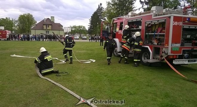 Pokaz sprzętu ratowniczego w wykonaniu strażaków ochotników z Łysych [19.05.2015] - zdjęcie #27 - eOstroleka.pl