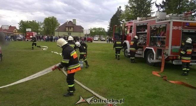 Pokaz sprzętu ratowniczego w wykonaniu strażaków ochotników z Łysych [19.05.2015] - zdjęcie #28 - eOstroleka.pl