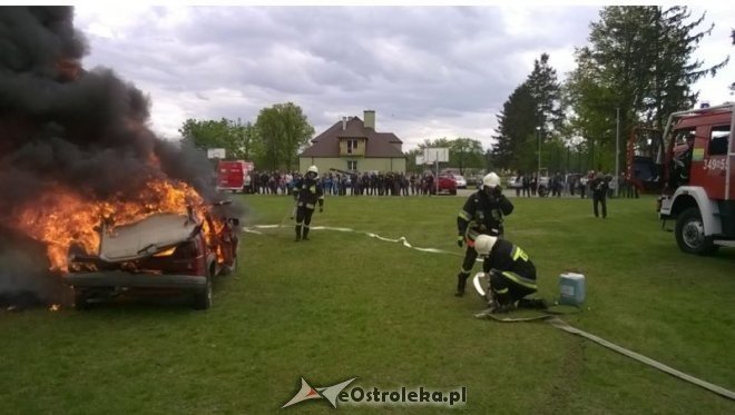 Pokaz sprzętu ratowniczego w wykonaniu strażaków ochotników z Łysych [19.05.2015] - zdjęcie #29 - eOstroleka.pl