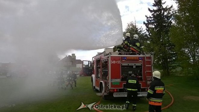 Pokaz sprzętu ratowniczego w wykonaniu strażaków ochotników z Łysych [19.05.2015] - zdjęcie #35 - eOstroleka.pl