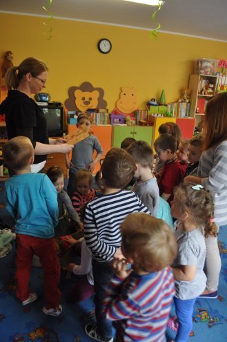 Akcja Bliżej pieska w punkcie przedszkolnym Kangurek [13.05.2015] - zdjęcie #1 - eOstroleka.pl