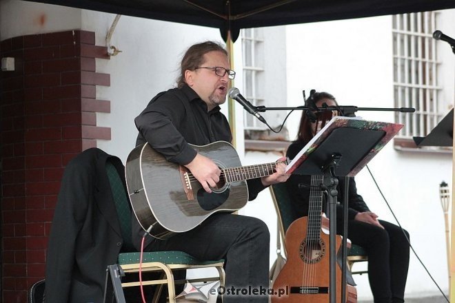 Plenerowy koncert w Muzeum Żołnierzy Wyklętych: Wystąpił Grzegorz Kucharzewski [21.05.2015] - zdjęcie #6 - eOstroleka.pl
