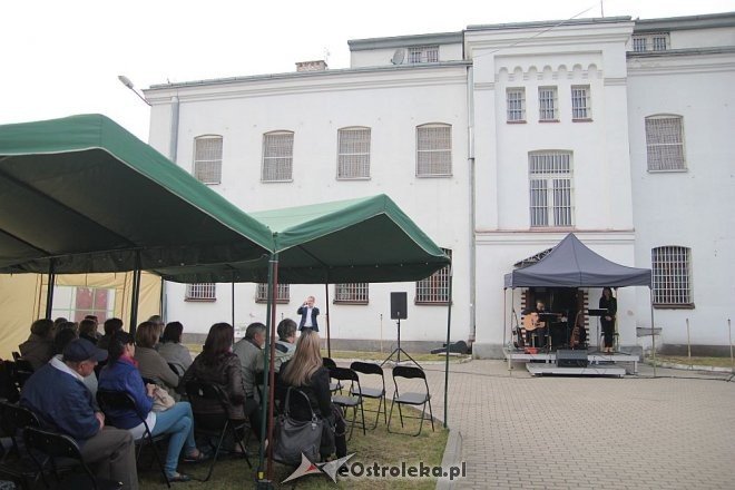 Plenerowy koncert w Muzeum Żołnierzy Wyklętych: Wystąpił Grzegorz Kucharzewski [21.05.2015] - zdjęcie #2 - eOstroleka.pl