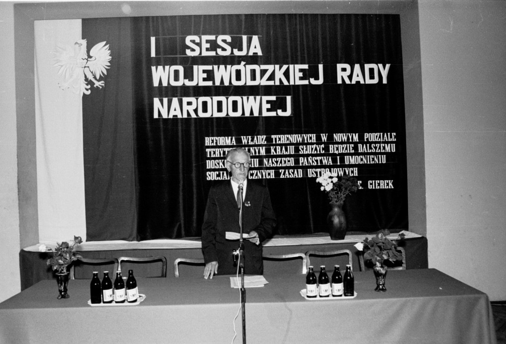 Posiedzenie I sesji Wojewódzkiej Rady Narodowej w Ostrołęce 14.VI.1975 r. - zdjęcie #2 - eOstroleka.pl
