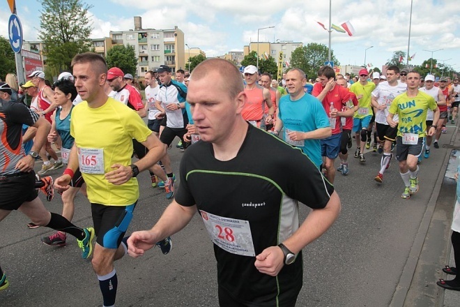 XXI Półmaraton Kurpiowski [24.05.2015] - zdjęcie #48 - eOstroleka.pl