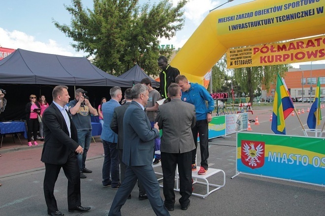 XXI Półmaraton Kurpiowski [24.05.2015] - zdjęcie #280 - eOstroleka.pl