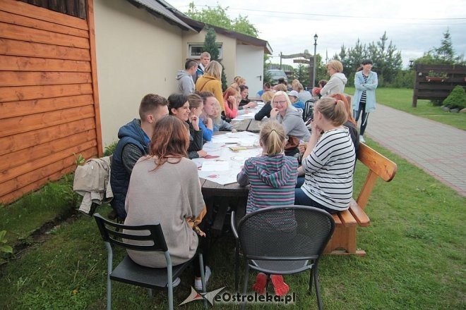 Spotkanie integracyjne wolontariuszy z ZSZ nr 3 i podopiecznych Kolorowej Szkoły [25.05.2015] - zdjęcie #39 - eOstroleka.pl
