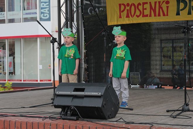 Ostrołęka: Festiwal Piosenki Przedszkolnej [29.05.2015] - zdjęcie #34 - eOstroleka.pl