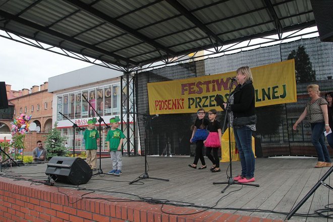Ostrołęka: Festiwal Piosenki Przedszkolnej [29.05.2015] - zdjęcie #55 - eOstroleka.pl