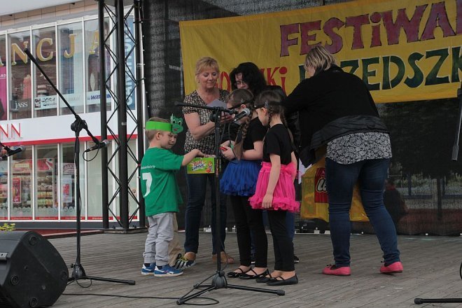 Ostrołęka: Festiwal Piosenki Przedszkolnej [29.05.2015] - zdjęcie #49 - eOstroleka.pl
