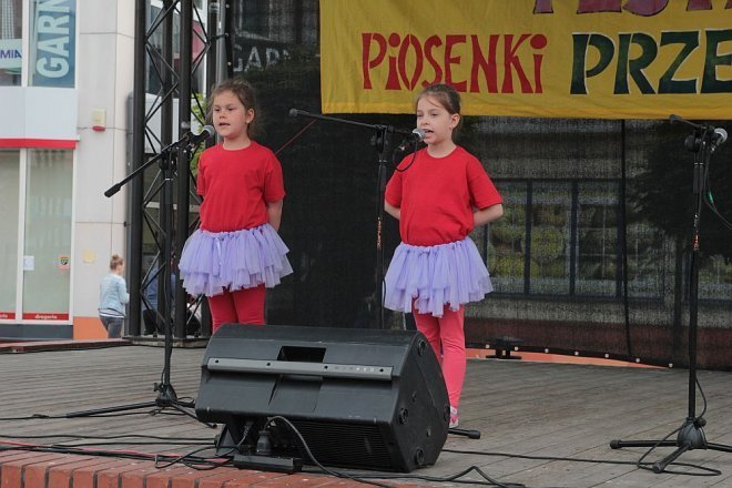 Ostrołęka: Festiwal Piosenki Przedszkolnej [29.05.2015] - zdjęcie #51 - eOstroleka.pl