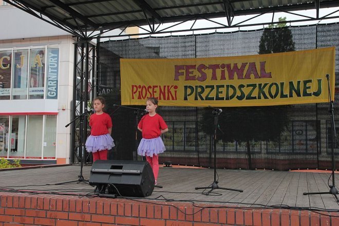 Ostrołęka: Festiwal Piosenki Przedszkolnej [29.05.2015] - zdjęcie #52 - eOstroleka.pl