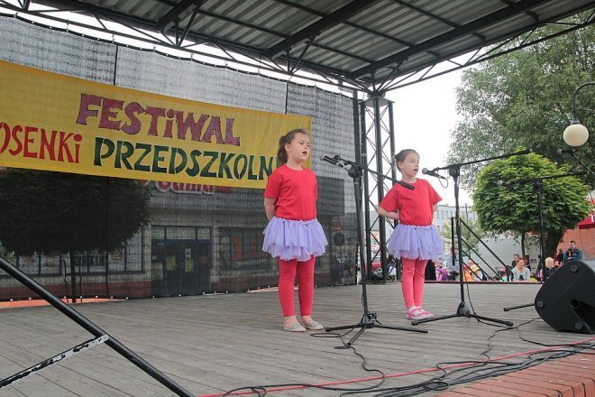 Ostrołęka: Festiwal Piosenki Przedszkolnej [29.05.2015] - zdjęcie #45 - eOstroleka.pl