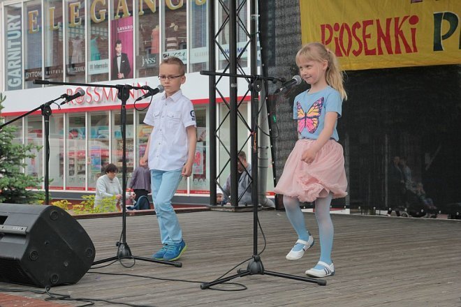 Ostrołęka: Festiwal Piosenki Przedszkolnej [29.05.2015] - zdjęcie #66 - eOstroleka.pl