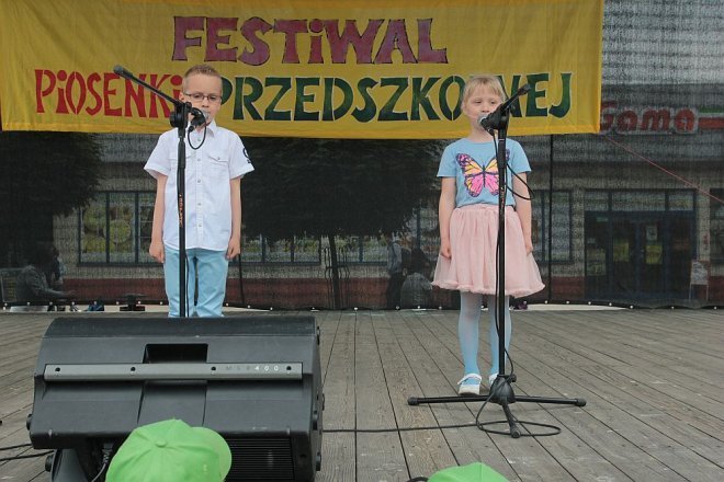 Ostrołęka: Festiwal Piosenki Przedszkolnej [29.05.2015] - zdjęcie #67 - eOstroleka.pl