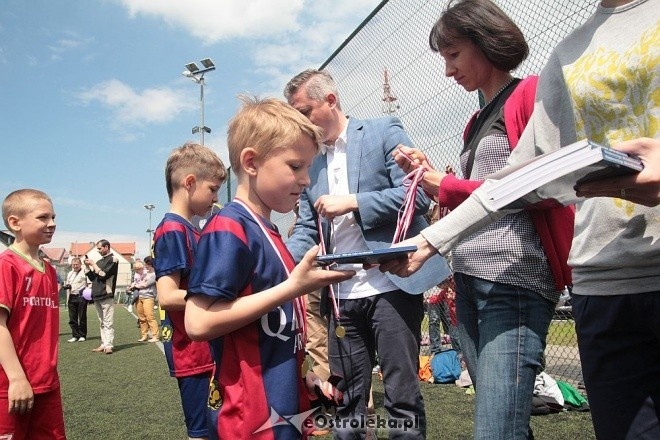 Turniej piłkarski dla dzieci - organizator: Korona Ostrołęka [30.05.2015] - zdjęcie #16 - eOstroleka.pl