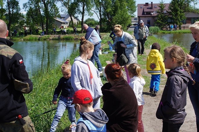 Wędkarski Dzień Dziecka z Kołem Narew 38 [31.05.2015] - zdjęcie #12 - eOstroleka.pl