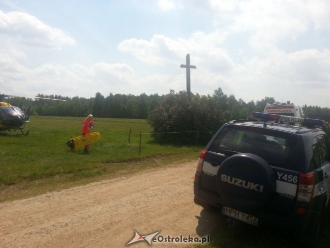 27-latek przygnieciony zbiornikiem z wodą. Z miejsca wypadku zabrał go śmigłowiec ratunkowy [01.06.2015] - zdjęcie #3 - eOstroleka.pl