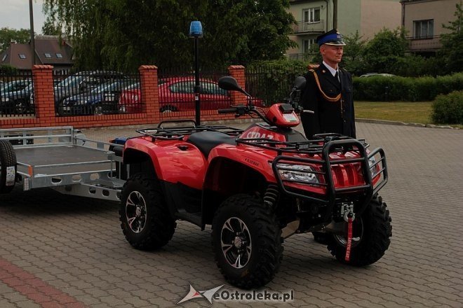 Dzień Strażaka w Ostrołęce: Awanse, odznaczenia i nowy quad dla jednostki przy Celnej [03.06.2015] - zdjęcie #19 - eOstroleka.pl