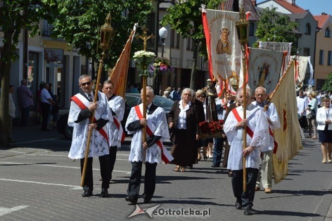 Procesja w parafii pw. św. Antoniego - Boże Ciało [04.06.2015] - zdjęcie #5 - eOstroleka.pl