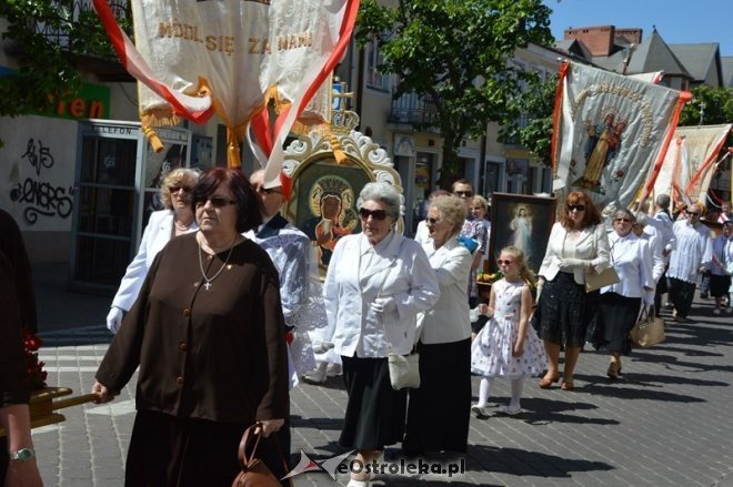 Procesja w parafii pw. św. Antoniego - Boże Ciało [04.06.2015] - zdjęcie #8 - eOstroleka.pl