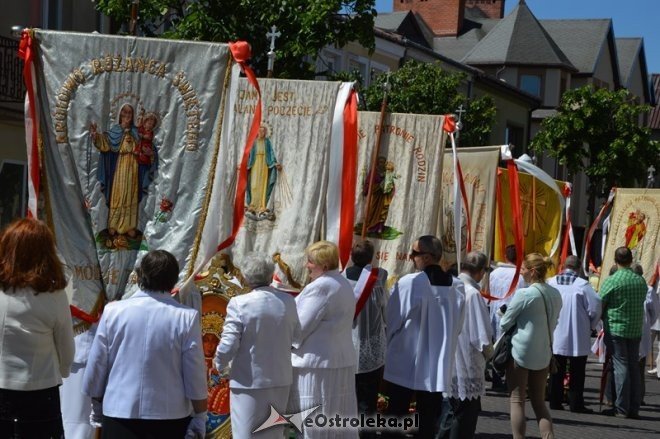 Procesja w parafii pw. św. Antoniego - Boże Ciało [04.06.2015] - zdjęcie #12 - eOstroleka.pl