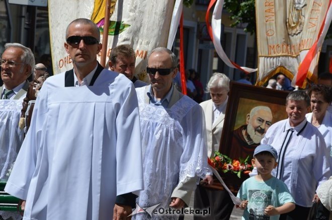 Procesja w parafii pw. św. Antoniego - Boże Ciało [04.06.2015] - zdjęcie #16 - eOstroleka.pl
