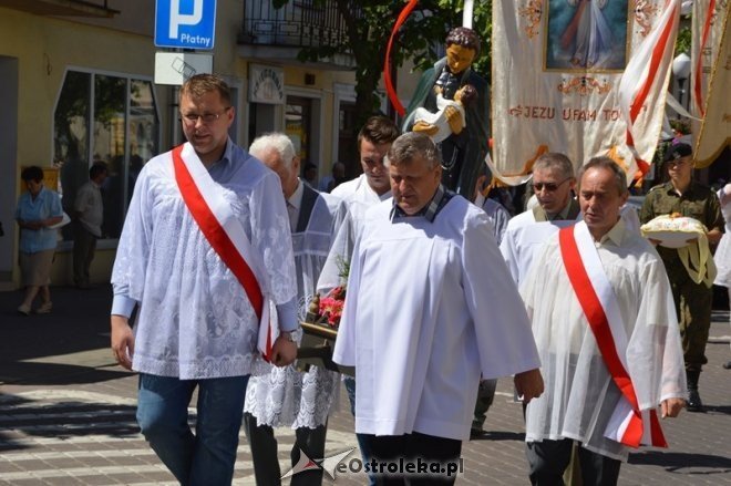 Procesja w parafii pw. św. Antoniego - Boże Ciało [04.06.2015] - zdjęcie #18 - eOstroleka.pl