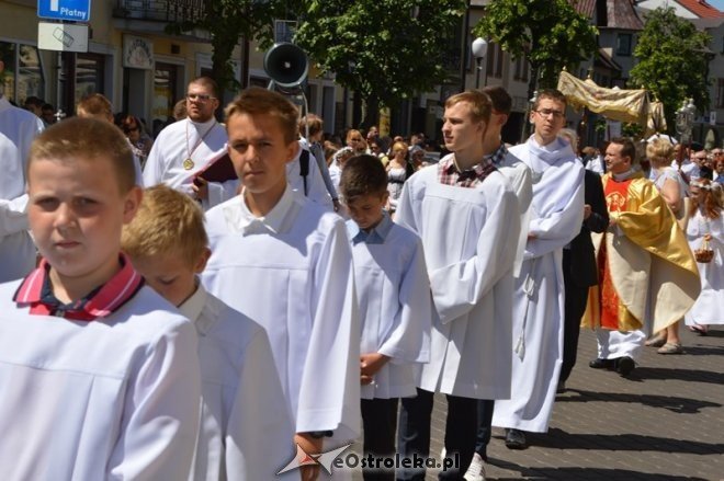 Procesja w parafii pw. św. Antoniego - Boże Ciało [04.06.2015] - zdjęcie #37 - eOstroleka.pl
