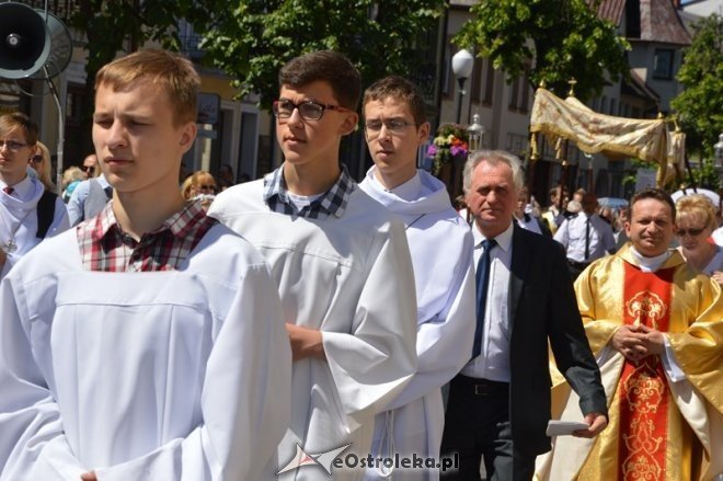 Procesja w parafii pw. św. Antoniego - Boże Ciało [04.06.2015] - zdjęcie #38 - eOstroleka.pl