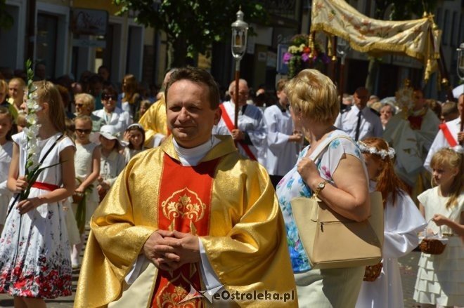 Procesja w parafii pw. św. Antoniego - Boże Ciało [04.06.2015] - zdjęcie #39 - eOstroleka.pl