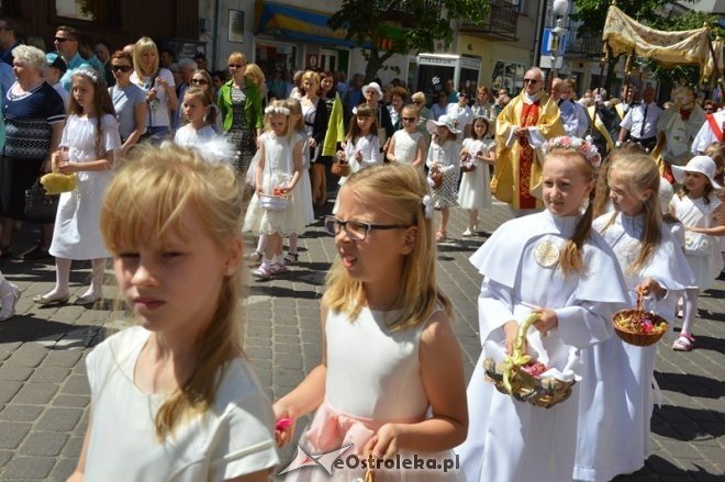 Procesja w parafii pw. św. Antoniego - Boże Ciało [04.06.2015] - zdjęcie #45 - eOstroleka.pl