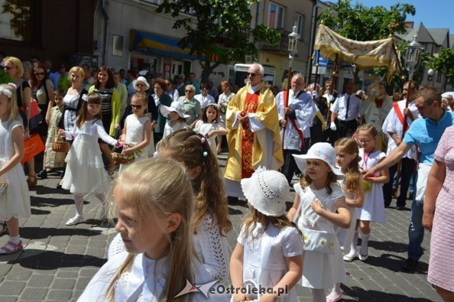 Procesja w parafii pw. św. Antoniego - Boże Ciało [04.06.2015] - zdjęcie #47 - eOstroleka.pl