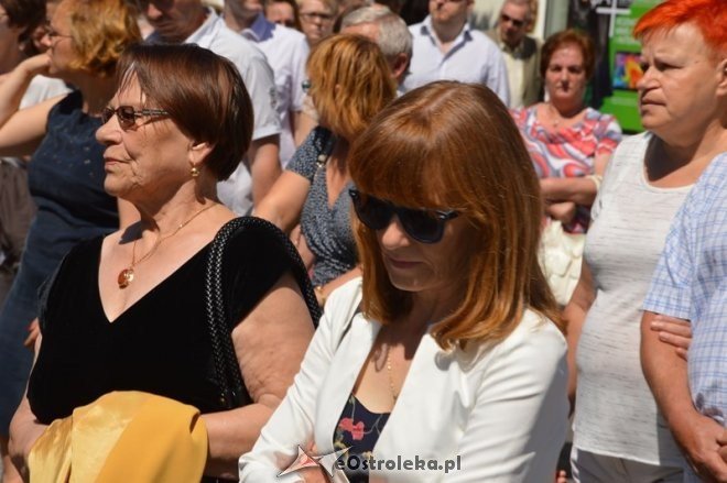 Procesja w parafii pw. św. Antoniego - Boże Ciało [04.06.2015] - zdjęcie #87 - eOstroleka.pl