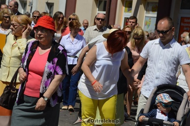 Procesja w parafii pw. św. Antoniego - Boże Ciało [04.06.2015] - zdjęcie #115 - eOstroleka.pl