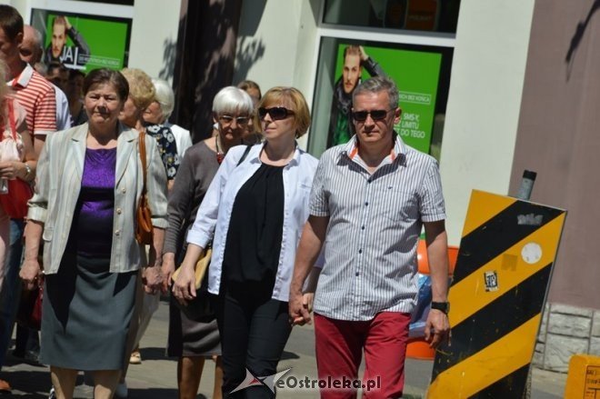 Procesja w parafii pw. św. Antoniego - Boże Ciało [04.06.2015] - zdjęcie #107 - eOstroleka.pl