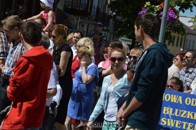 Procesja w parafii pw. św. Antoniego - Boże Ciało [04.06.2015] - zdjęcie #96 - eOstroleka.pl