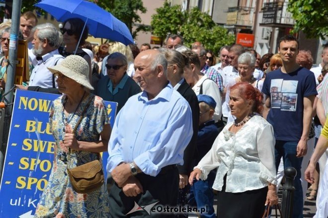 Procesja w parafii pw. św. Antoniego - Boże Ciało [04.06.2015] - zdjęcie #80 - eOstroleka.pl