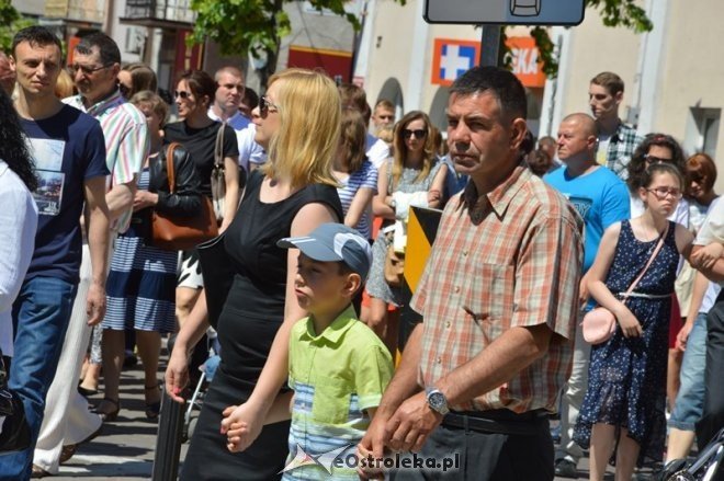 Procesja w parafii pw. św. Antoniego - Boże Ciało [04.06.2015] - zdjęcie #152 - eOstroleka.pl