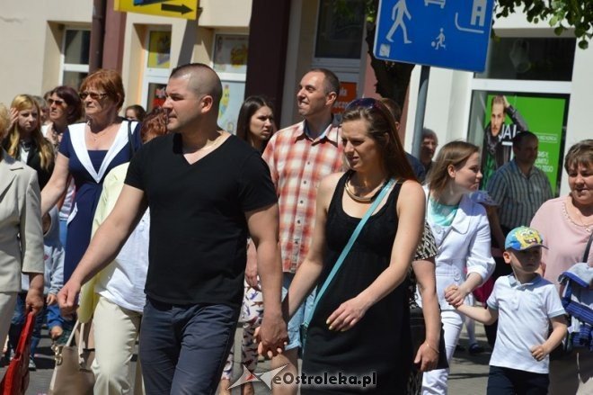 Procesja w parafii pw. św. Antoniego - Boże Ciało [04.06.2015] - zdjęcie #70 - eOstroleka.pl