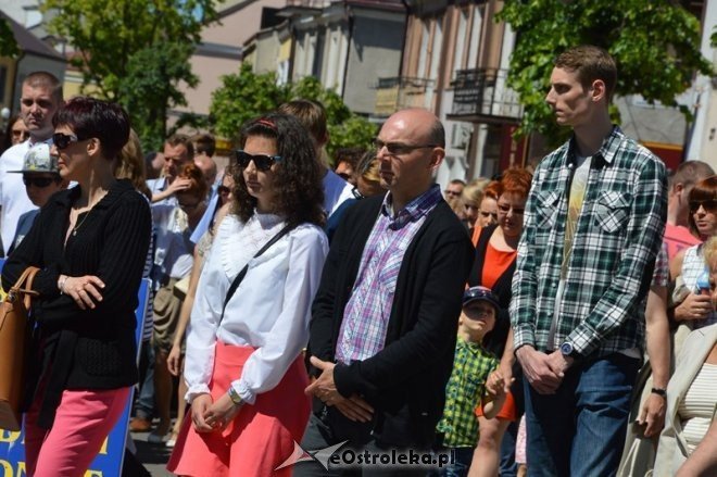 Procesja w parafii pw. św. Antoniego - Boże Ciało [04.06.2015] - zdjęcie #68 - eOstroleka.pl