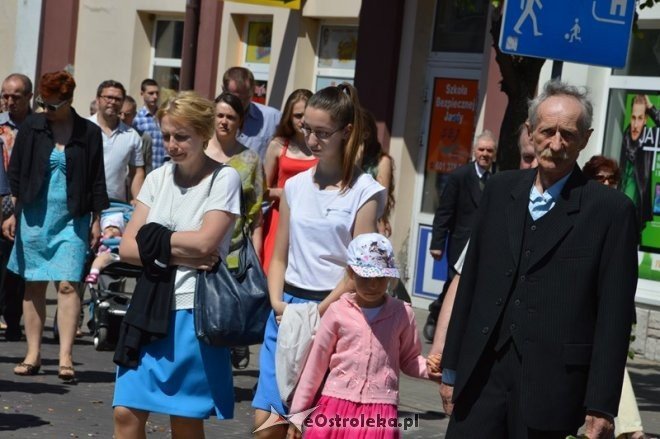 Procesja w parafii pw. św. Antoniego - Boże Ciało [04.06.2015] - zdjęcie #60 - eOstroleka.pl