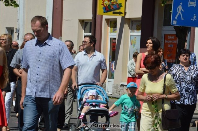 Procesja w parafii pw. św. Antoniego - Boże Ciało [04.06.2015] - zdjęcie #56 - eOstroleka.pl